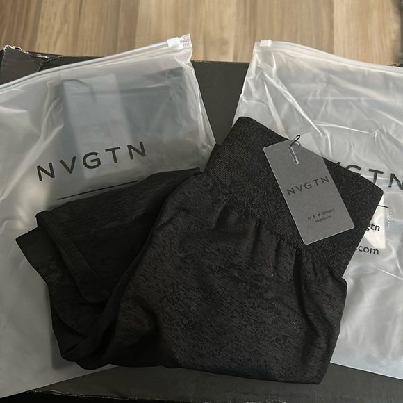 NVGTN - Black Digital Seamless Leggings - Picture 2 of 4